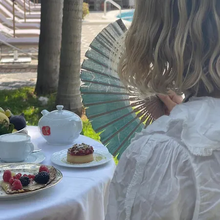 La Bed & Breakfast 3*